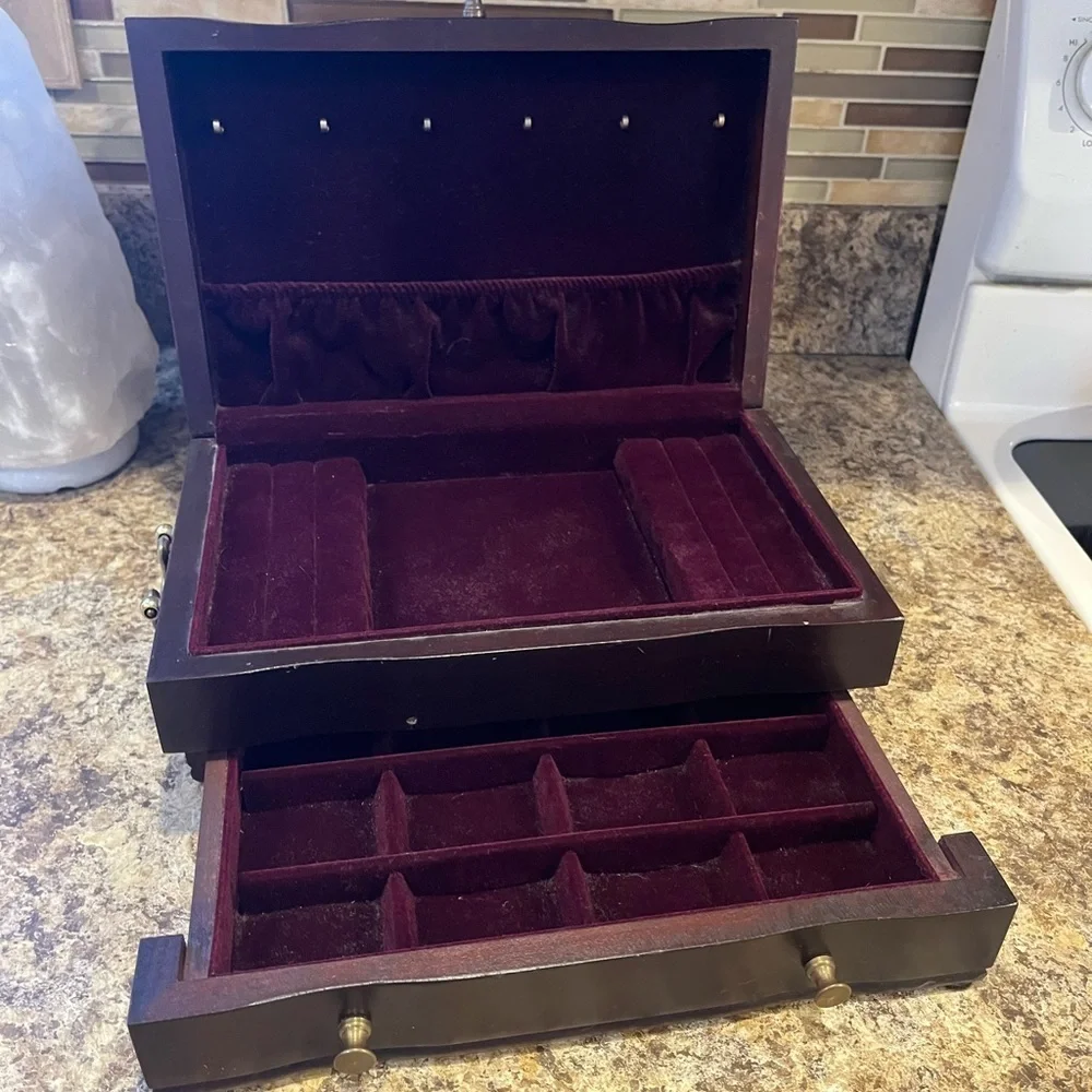 Vintage Reed & Barton Eureka Mfg Co. Brown wooden Jewelry Box with Velvet Lining